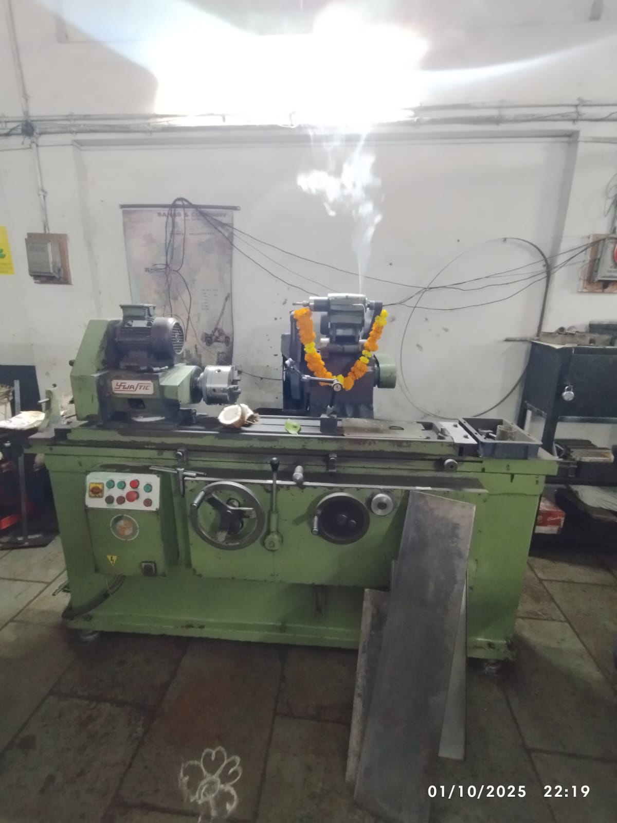 Cylindrical grinding machine